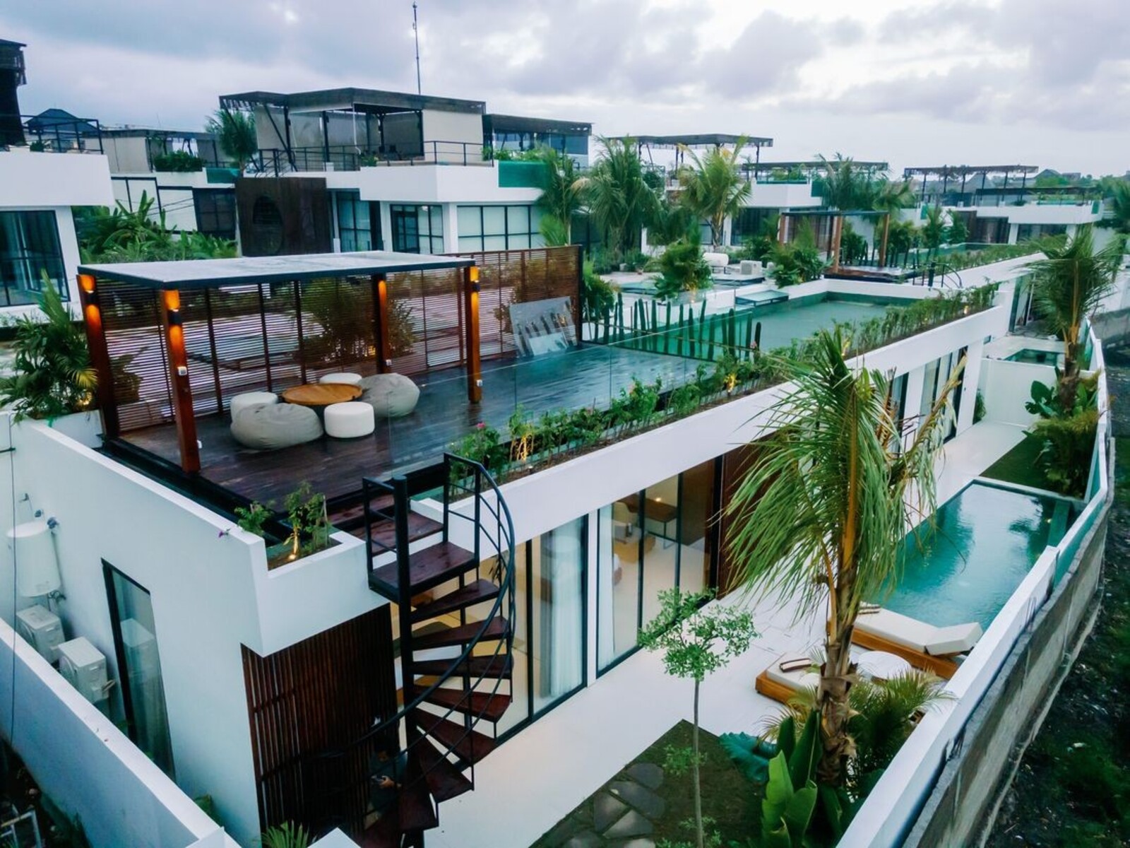 Одноэтажный комплекс вилл 120м2 с бассейном в Убуде Бали Индонезия фото 1